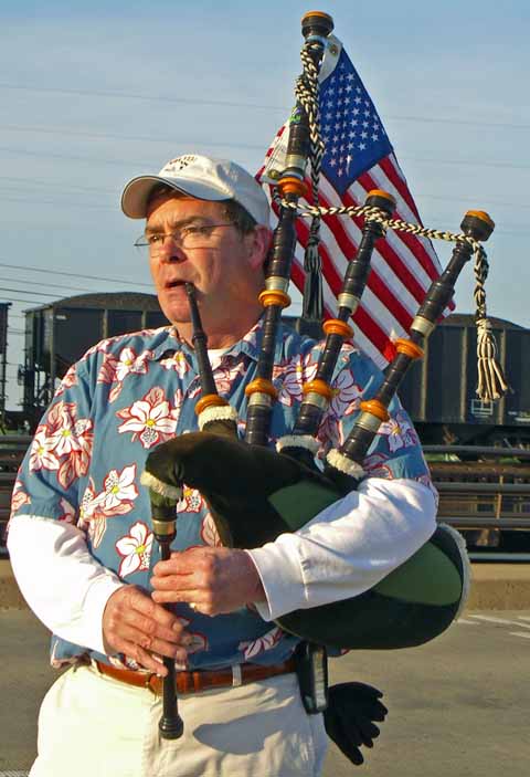 Mini 10 - Hawaian Bagpiper.jpg