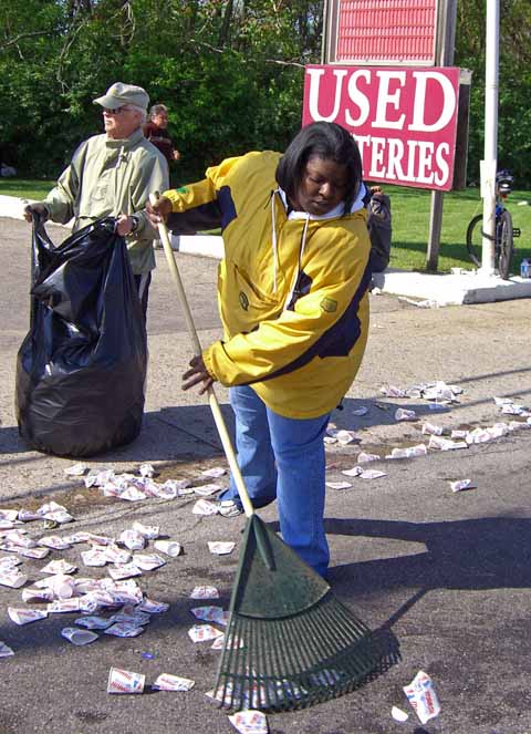 Mini 68 - raking cups.jpg