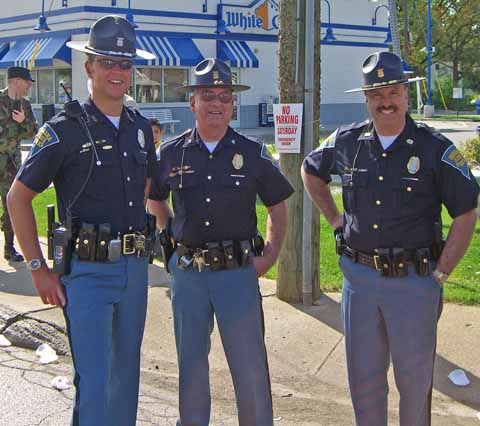 Mini 72 - three police.jpg
